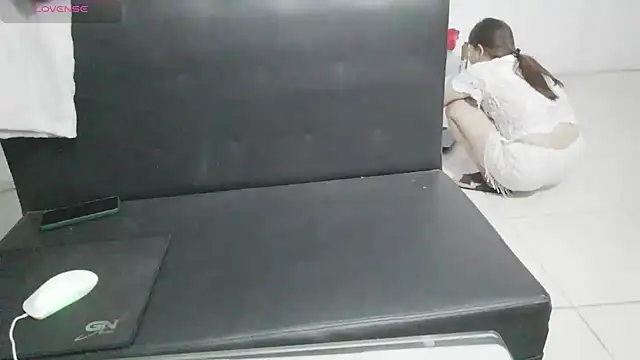 Owe chan online show from 10/10/25, 01:10