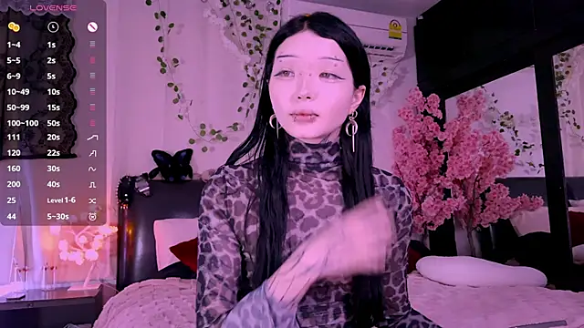 Snapshot of Lein_Bone chatting on 11/08/25, 12:11 Lein Bone online show from 11/08/25, 12:11