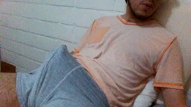 Snapshot of ProfeC4m chatting on 10/13/25, 04:23 ProfeC4m online show from 10/13/25, 04:23