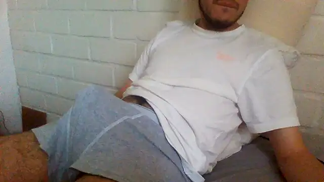 Snapshot of ProfeC4m chatting on 10/14/25, 06:20 ProfeC4m online show from 10/14/25, 06:20