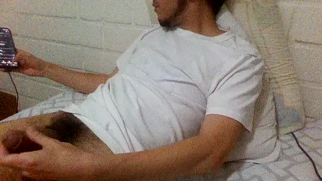 Snapshot of ProfeC4m chatting on 10/25/25, 06:32 ProfeC4m online show from 10/25/25, 06:32