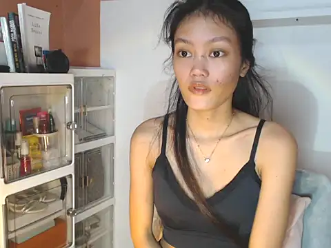 Snapshot of skinny_gracie chatting on 07/17/26, 01:51 skinny gracie online show from 07/17/26, 01:51