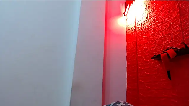 Snapshot of bdsmforever18 chatting on 11/04/25, 02:21 bdsmforever18 online show from 11/04/25, 02:21