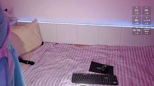 Snapshot of whitekittenenergy chatting on 11/29/25, 05:38 whitekittenenergy online show from 11/29/25, 05:38