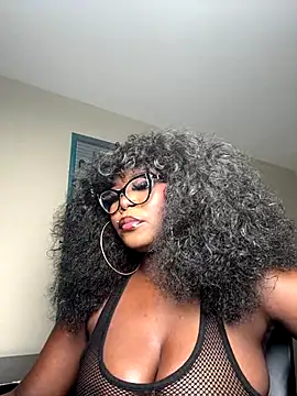 Snapshot of WomanNextdoor1 chatting on 11/18/25, 11:58 WomanNextdoor1 online show from 11/18/25, 11:58