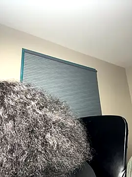 Snapshot of WomanNextdoor1 chatting on 12/14/25, 01:00 WomanNextdoor1 online show from 12/14/25, 01:00