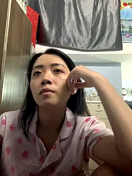 Snapshot of Minee1202 chatting on 12/18/25, 04:24 Minee1202 online show from 12/18/25, 04:24