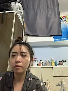 Snapshot of Minee1202 chatting on 04/10/26, 01:11 Minee1202 online show from 04/10/26, 01:11