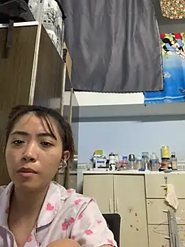 Snapshot of Minee1202 chatting on 04/13/26, 02:17 Minee1202 online show from 04/13/26, 02:17