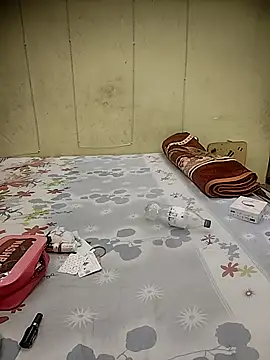 Snapshot of Snaya-baby chatting on 12/05/25, 12:36 Snaya-baby online show from 12/05/25, 12:36