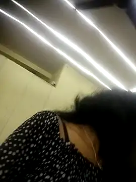 Snapshot of Snaya-baby chatting on 12/13/25, 07:53 Snaya-baby online show from 12/13/25, 07:53