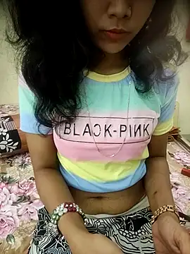 Snapshot of Snaya-baby chatting on 12/18/25, 12:55 Snaya-baby online show from 12/18/25, 12:55