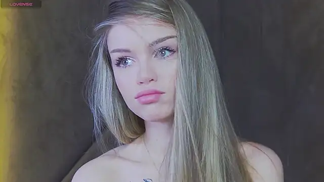 Snapshot of MarilynNova chatting on 06/11/26, 04:43 MarilynNova online show from 06/11/26, 04:43