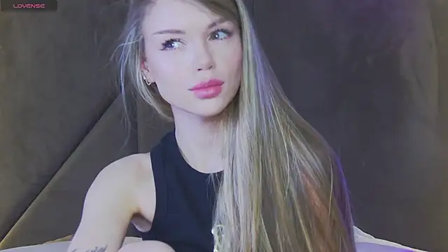 Snapshot of MarilynNova chatting on 06/13/26, 04:10 MarilynNova online show from 06/13/26, 04:10