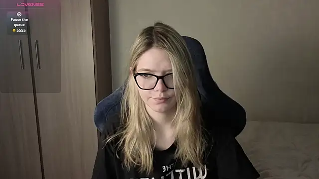 Snapshot of KatanaSVibe chatting on 12/05/25, 03:09 KatanaSVibe online show from 12/05/25, 03:09