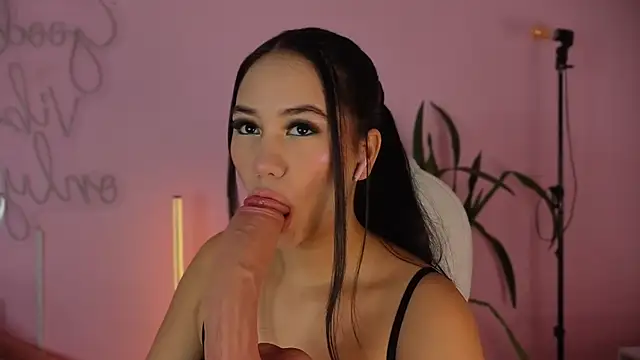 Snapshot of Jazmiinee chatting on 10/29/25, 04:09 Jazmiinee online show from 10/29/25, 04:09