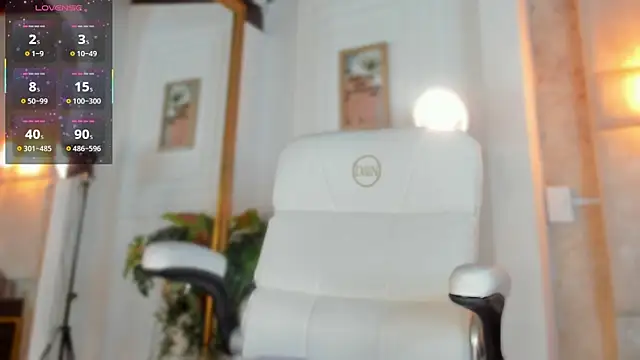 Snapshot of Jazmiinee chatting on 11/28/25, 07:27 Jazmiinee online show from 11/28/25, 07:27