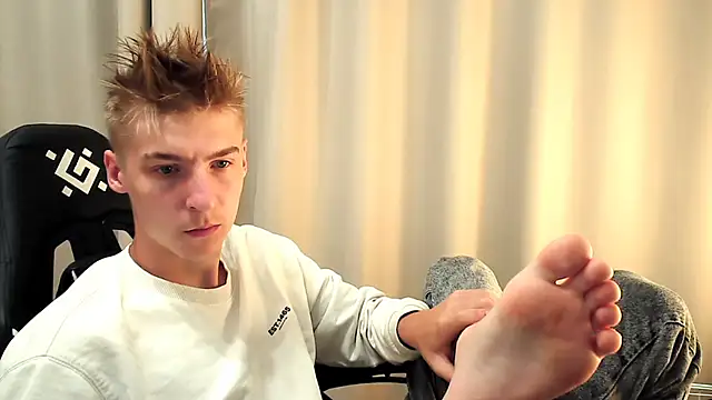 Snapshot of MrSexyCum4U chatting on 09/18/25, 09:11 MrSexyCum4U online show from 09/18/25, 09:11