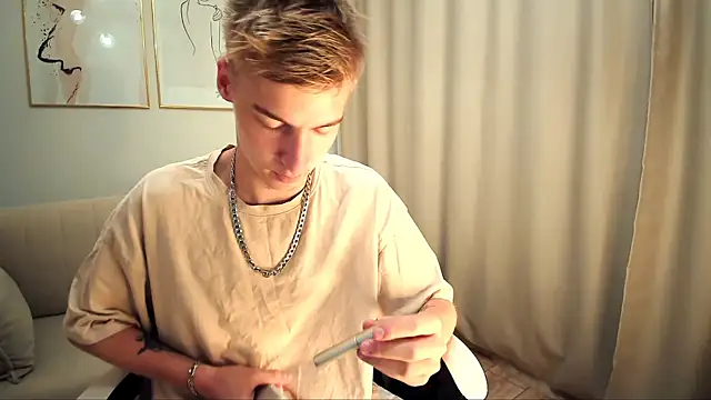 Snapshot of MrSexyCum4U chatting on 09/25/25, 01:42 MrSexyCum4U online show from 09/25/25, 01:42