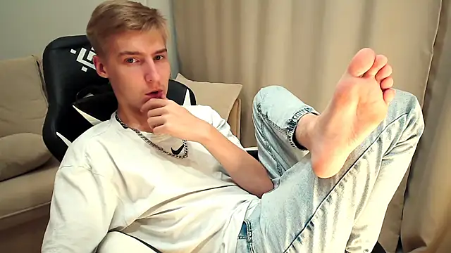 Snapshot of MrSexyCum4U chatting on 09/26/25, 08:46 MrSexyCum4U online show from 09/26/25, 08:46