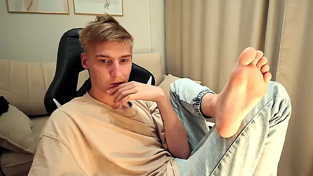 Snapshot of MrSexyCum4U chatting on 09/27/25, 08:58 MrSexyCum4U online show from 09/27/25, 08:58