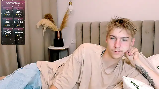 Snapshot of MrSexyCum4U chatting on 10/06/25, 06:16 MrSexyCum4U online show from 10/06/25, 06:16