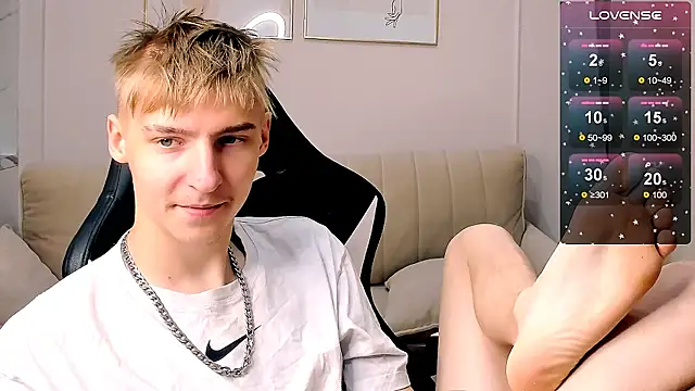 Snapshot of MrSexyCum4U chatting on 10/17/25, 10:56 MrSexyCum4U online show from 10/17/25, 10:56