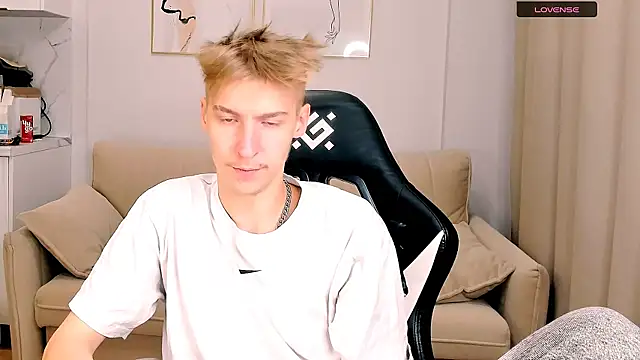 Snapshot of MrSexyCum4U chatting on 10/21/25, 12:06 MrSexyCum4U online show from 10/21/25, 12:06