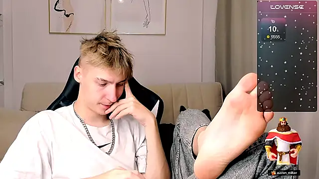 Snapshot of MrSexyCum4U chatting on 10/22/25, 06:29 MrSexyCum4U online show from 10/22/25, 06:29