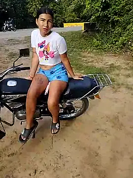 Snapshot of jeltsin3-25 chatting on 11/20/25, 08:52 jeltsin3-25 online show from 11/20/25, 08:52