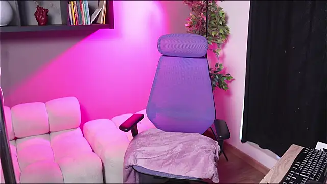 Emma and Issac online show from 06/23/26, 10:08