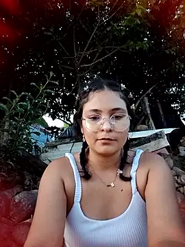 Snapshot of Lily-o chatting on 10/10/25, 10:42 Lily-o online show from 10/10/25, 10:42