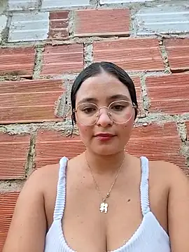 Snapshot of Lily-o chatting on 11/05/25, 09:26 Lily-o online show from 11/05/25, 09:26