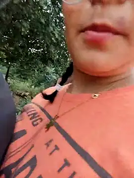 Snapshot of Lily-o chatting on 11/18/25, 09:08 Lily-o online show from 11/18/25, 09:08