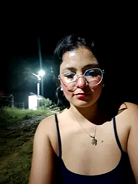 Snapshot of Lily-o chatting on 12/14/25, 01:11 Lily-o online show from 12/14/25, 01:11