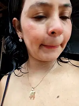 Snapshot of Lily-o chatting on 12/14/25, 05:40 Lily-o online show from 12/14/25, 05:40