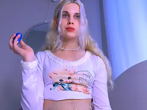 Snapshot of carmen_crybaby chatting on 09/16/25, 12:39 carmen crybaby online show from 09/16/25, 12:39