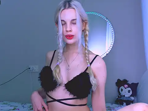 Snapshot of carmen_crybaby chatting on 10/13/25, 04:40 carmen crybaby online show from 10/13/25, 04:40