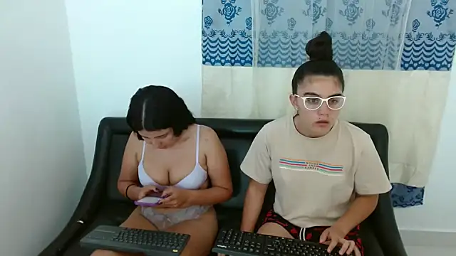 Snapshot of Arieeel_09 chatting on 10/06/25, 11:02 Arieeel 09 online show from 10/06/25, 11:02