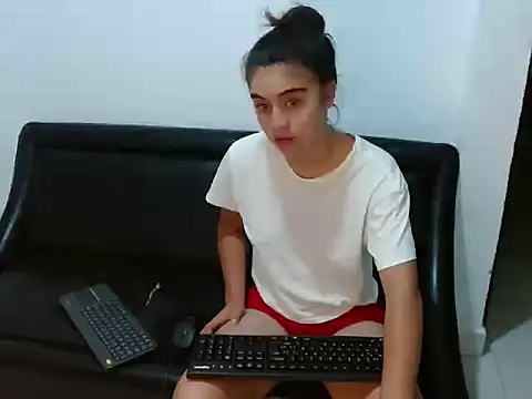 Snapshot of Arieeel_09 chatting on 10/14/25, 11:05 Arieeel 09 online show from 10/14/25, 11:05