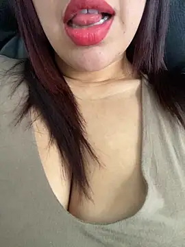 Snapshot of Vik_gomez chatting on 09/25/25, 05:16 Vik gomez online show from 09/25/25, 05:16