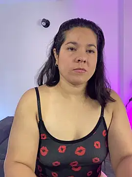 Snapshot of leiablack chatting on 10/07/25, 10:12 leiablack online show from 10/07/25, 10:12