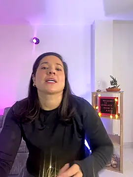 Snapshot of leiablack chatting on 10/23/25, 11:31 leiablack online show from 10/23/25, 11:31