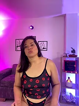 Snapshot of leiablack chatting on 10/31/25, 12:06 leiablack online show from 10/31/25, 12:06