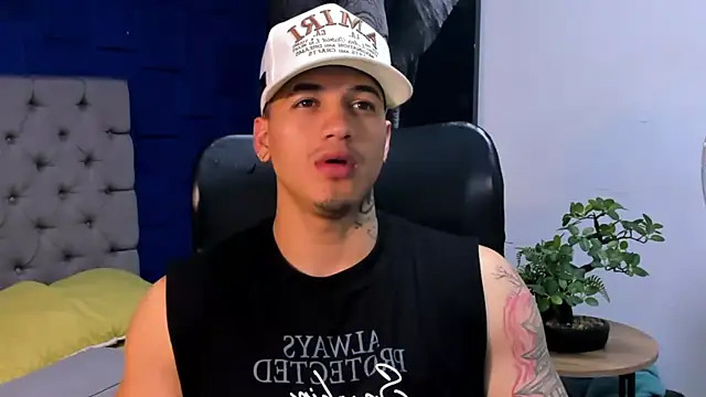 Snapshot of rocoo_santos chatting on 10/23/25, 01:05 rocoo santos online show from 10/23/25, 01:05