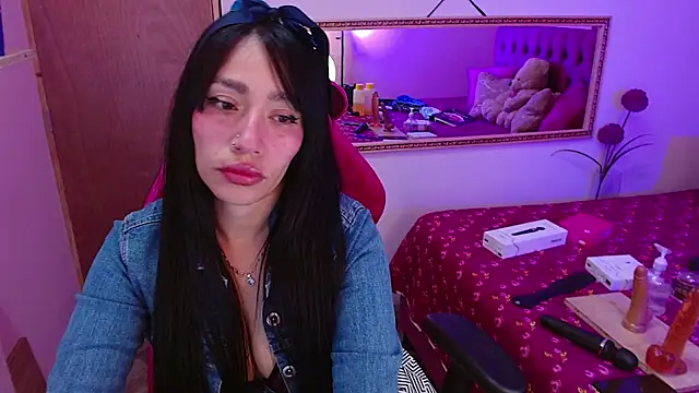 Snapshot of IVET_CUTE1 chatting on 05/30/26, 03:58 IVET CUTE1 online show from 05/30/26, 03:58