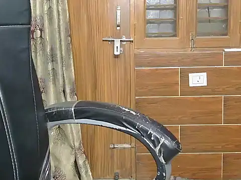 Diyaa Singh online show from 06/11/26, 03:43