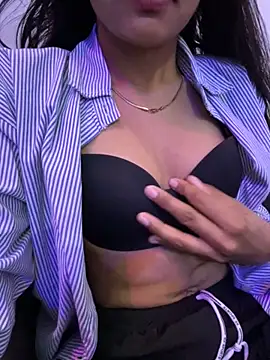 Snapshot of modelnishu chatting on 10/27/25, 12:47 modelnishu online show from 10/27/25, 12:47