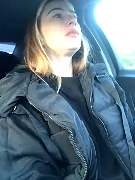 Reina Cummings online show from 09/28/25, 04:40