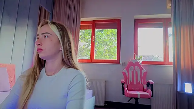 Reina Cummings online show from 10/25/25, 05:48